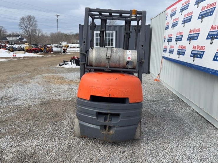 toyota-fork-lift-propane-42"-forks,-2mast,-4410cap.,-model-42-gf-gc420,-sn#60155,-solid-tires-image-4