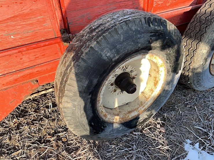 tag-#502,-ni-tandem-axle-manure-spreader-image-5