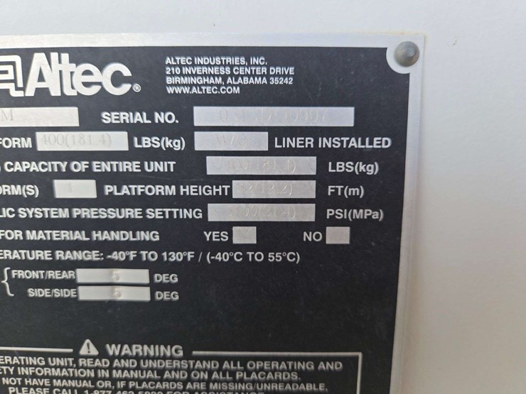 2013-freightliner-m2-106-image-28