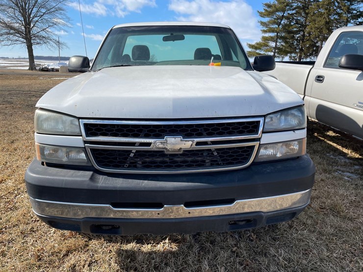 2007-chevrolet-3500-image-13