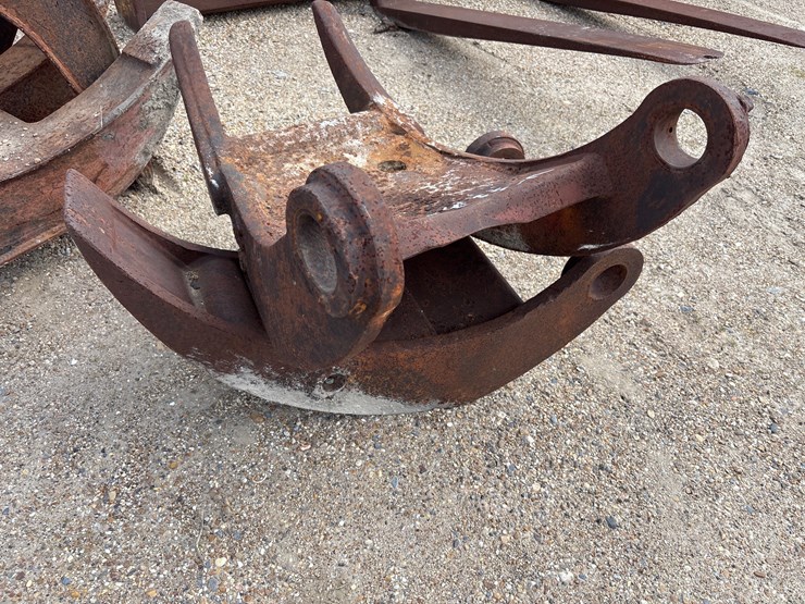 #2773-•-excavator-thumb-attachment-image-2