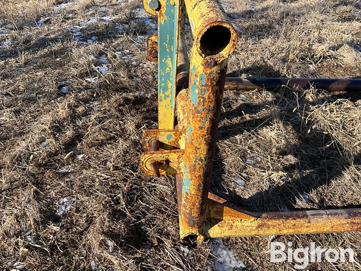 3-pt-heavy-duty-bale-carrier-image-14