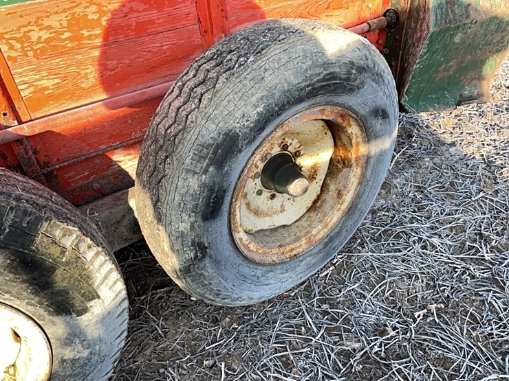 tag-#502,-ni-tandem-axle-manure-spreader-image-6