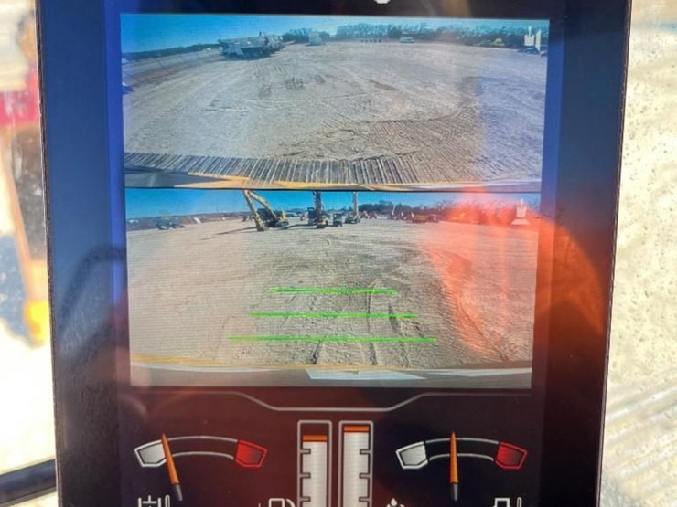 2019-caterpillar-320-image-24