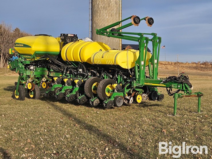 2009-john-deere-1770nt-image-3