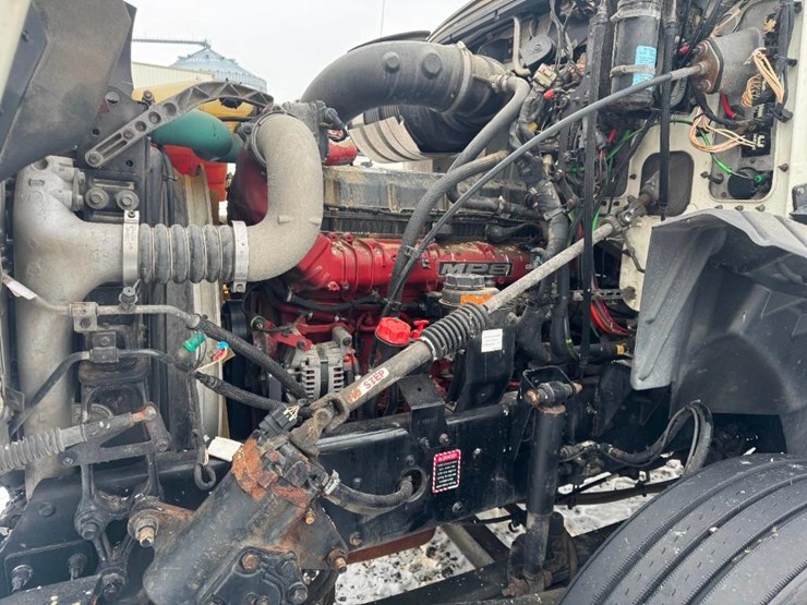 2018-mack-cxu613-day-cab-image-9