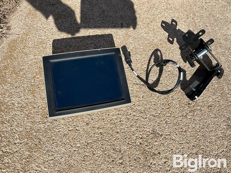 john-deere-autotrac-cab-monitor-extended-display-image-2