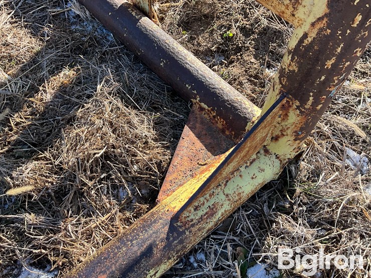 3-pt-heavy-duty-bale-carrier-image-18