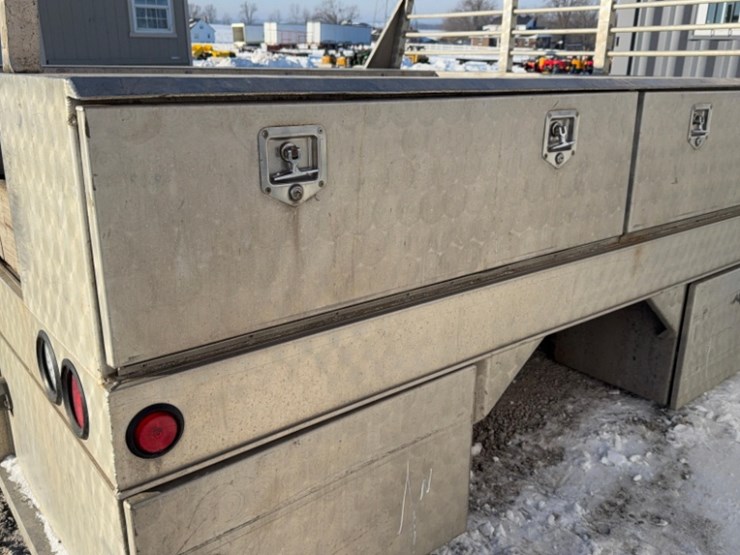 8'-8"-aluminum-truck-bed-with-ladder-rack,-spare-tire-image-5