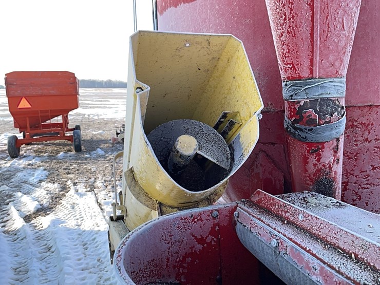 new-holland-354-image-11