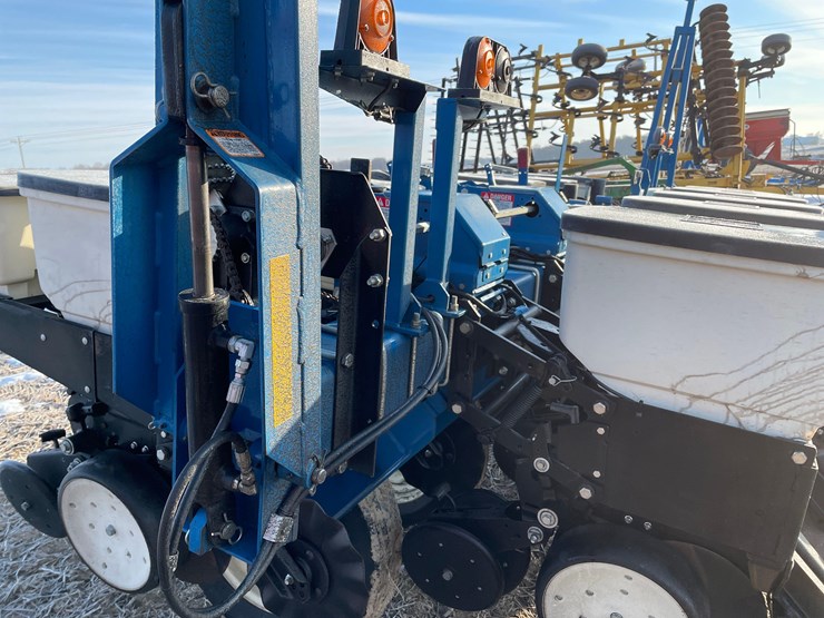 2010-kinze-3000-image-16