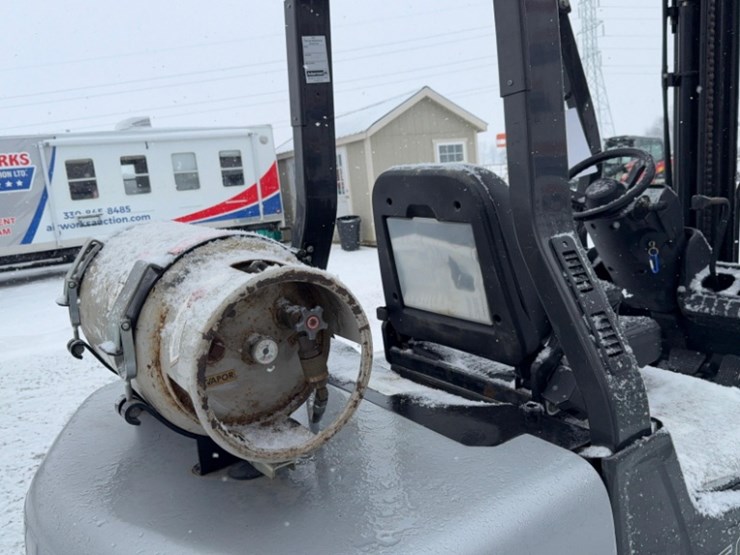 nissan-model-60-sn#-f811013-15,237hrs-40"-forks-image-10