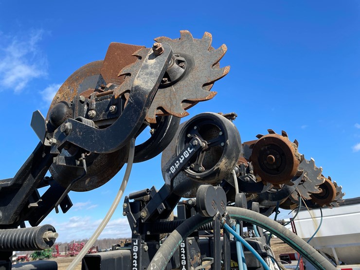 tag-#422,-45'-yetter-high-speed,-nh3-bar-image-13