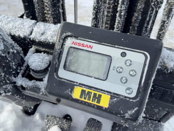 nissan-48"-forks-gray-forklift,-non-running-image-8