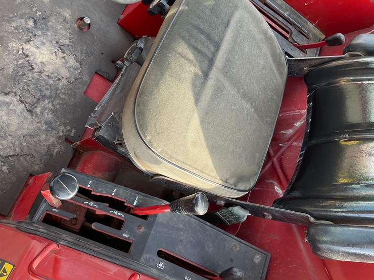 tag-#312,-1981-ih-886-diesel-tractor-image-25