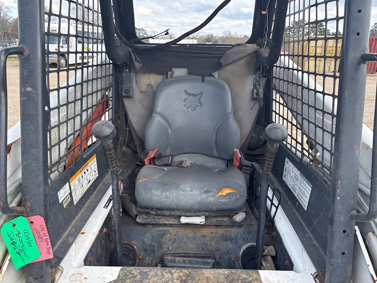 2009-bobcat-s150-image-10
