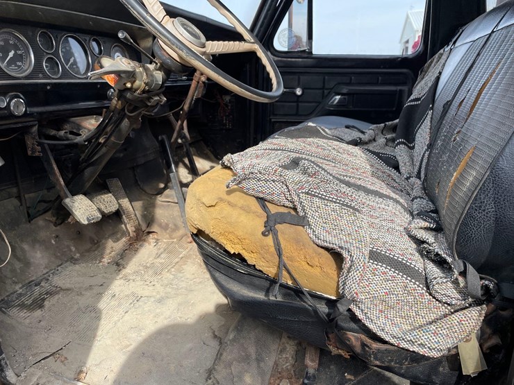 1973-ford-f700-image-17