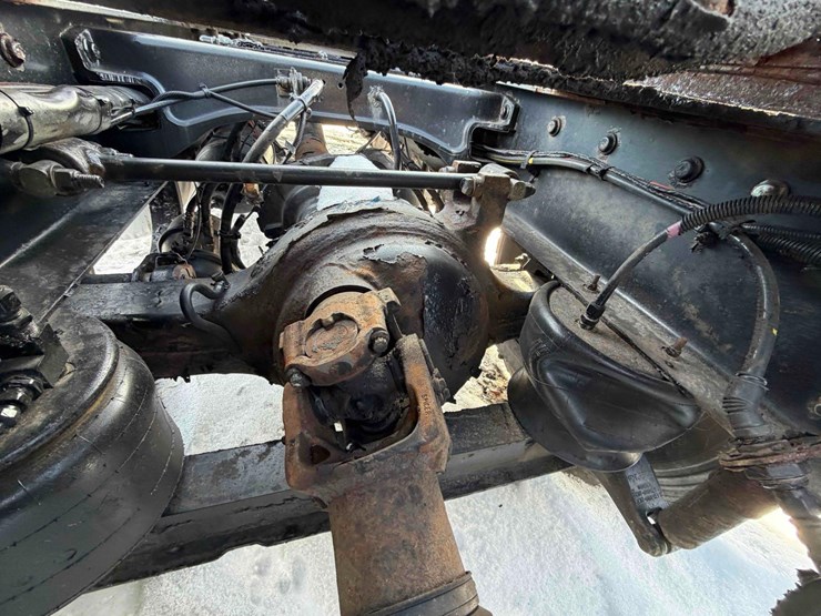 2015-peterbilt-579-image-14