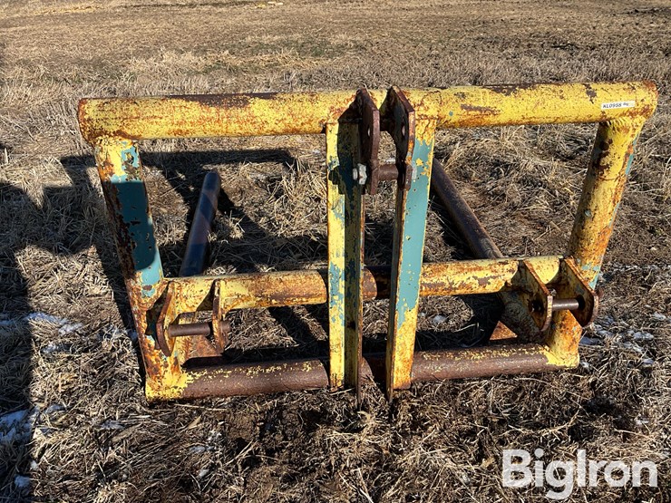 3-pt-heavy-duty-bale-carrier-image-2