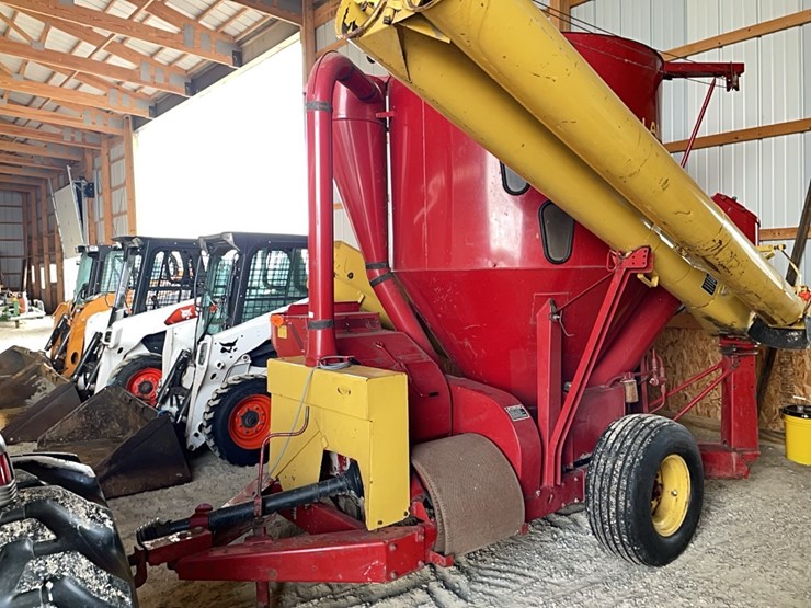 new-holland-355-image-1