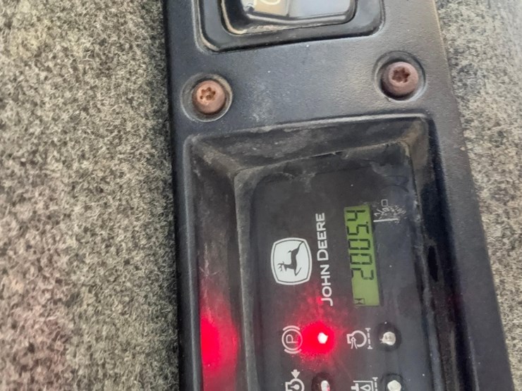2005-john-deere-240-image-17