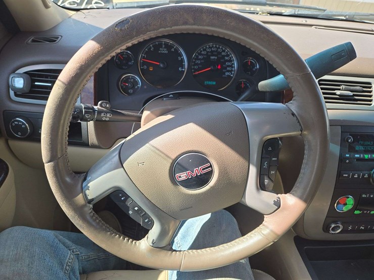 2011-gmc-yukon-xl-image-18