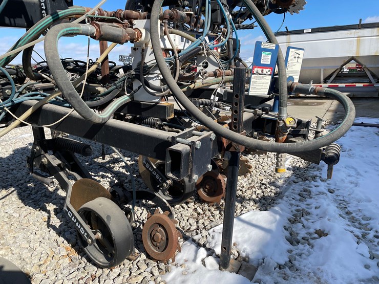 tag-#422,-45'-yetter-high-speed,-nh3-bar-image-11