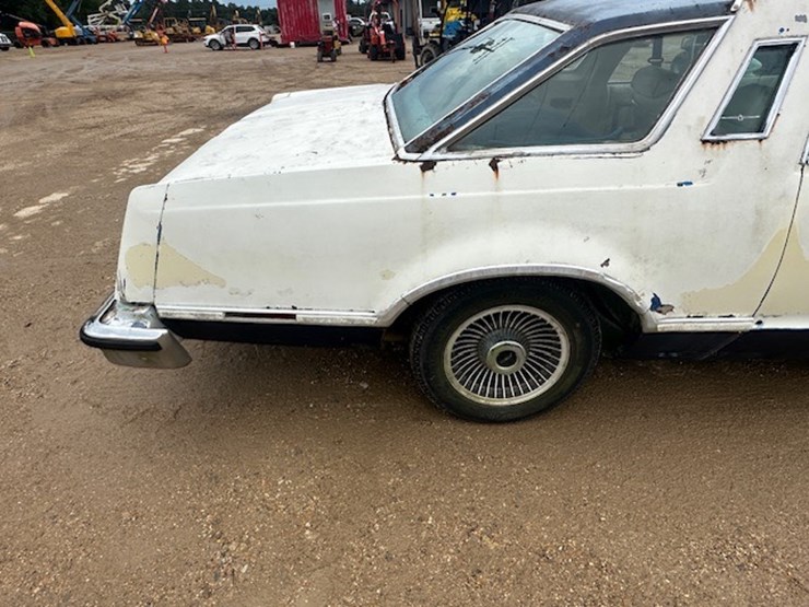 #22600-•-1978-ford-thunderbird-|-for-parts-&-repairs-only-image-19