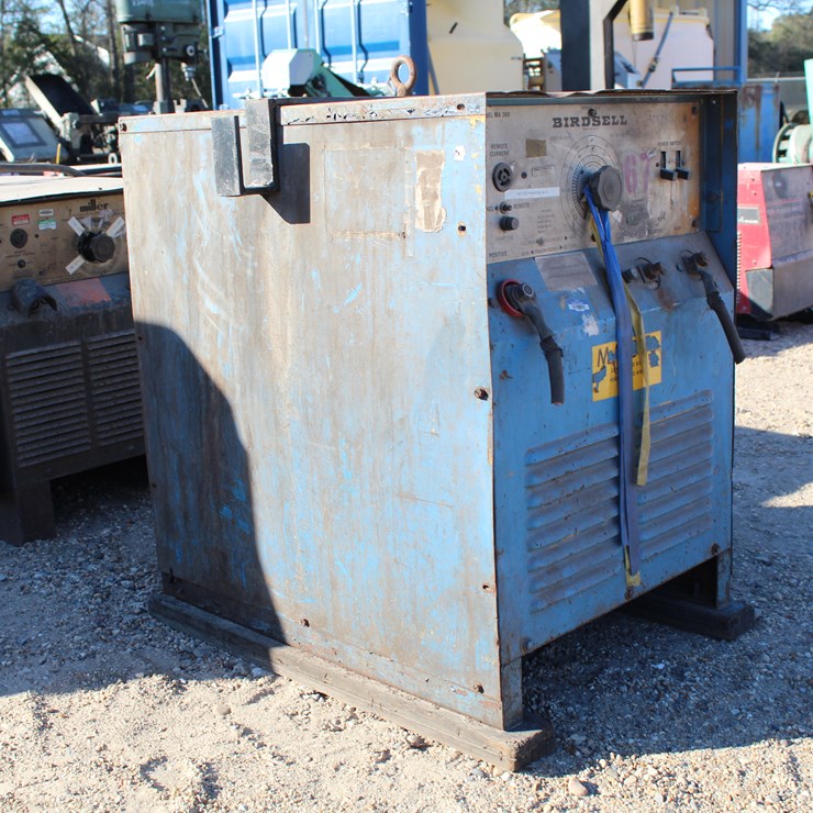 #3483 • MILLER MA300 WELDER