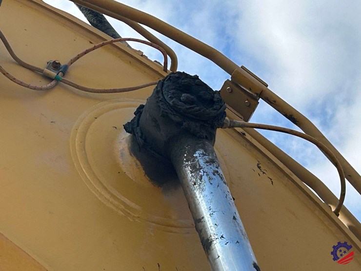 2017-caterpillar-318fl-image-53