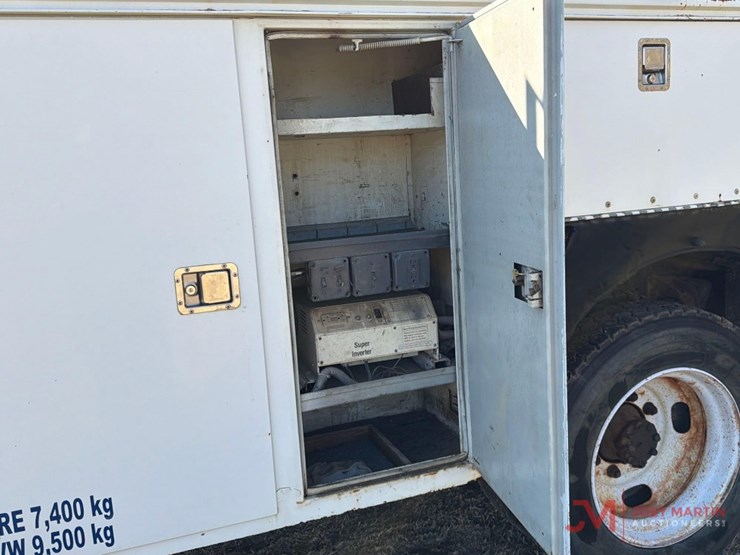 2003-international-durastar-4300-image-11