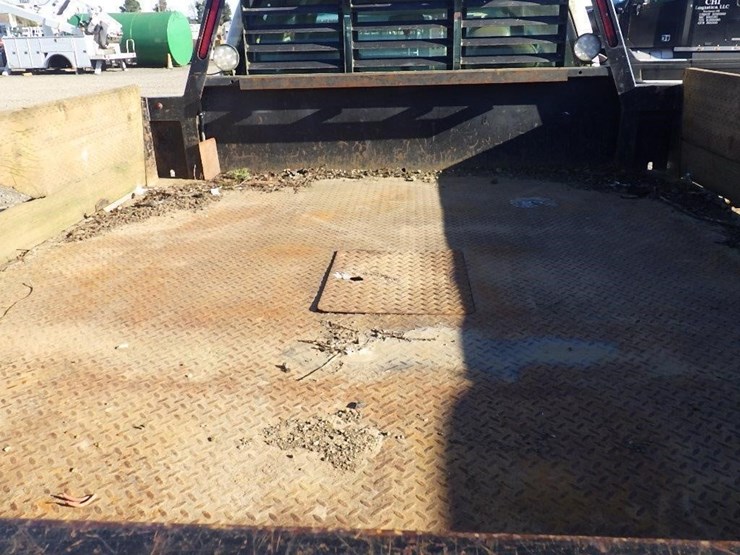 2004-chevrolet-3500-image-4