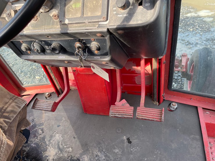 tag-#312,-1981-ih-886-diesel-tractor-image-30