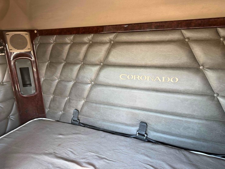 2012-freightliner-coronado-122-sleeper-image-14