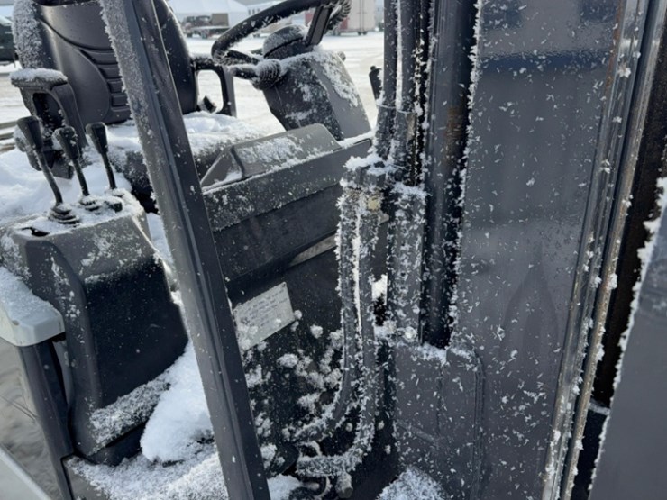 nissan-48"-forks-gray-forklift,-non-running-image-11