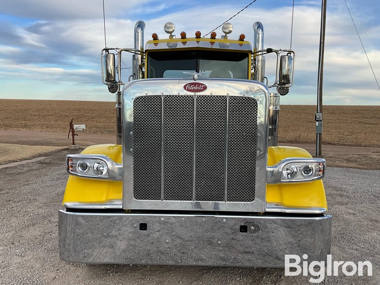 2024-peterbilt-389-image-2