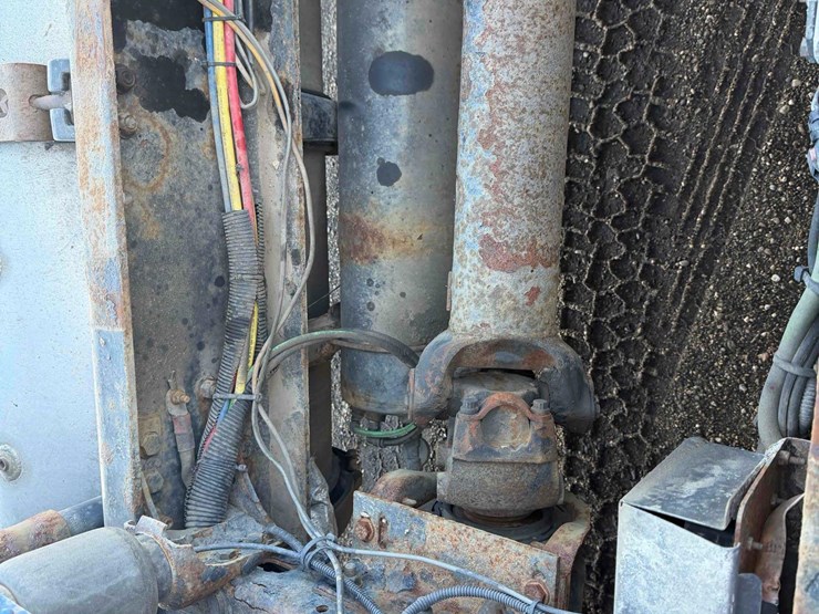 2012-freightliner-coronado-122-sleeper-image-8