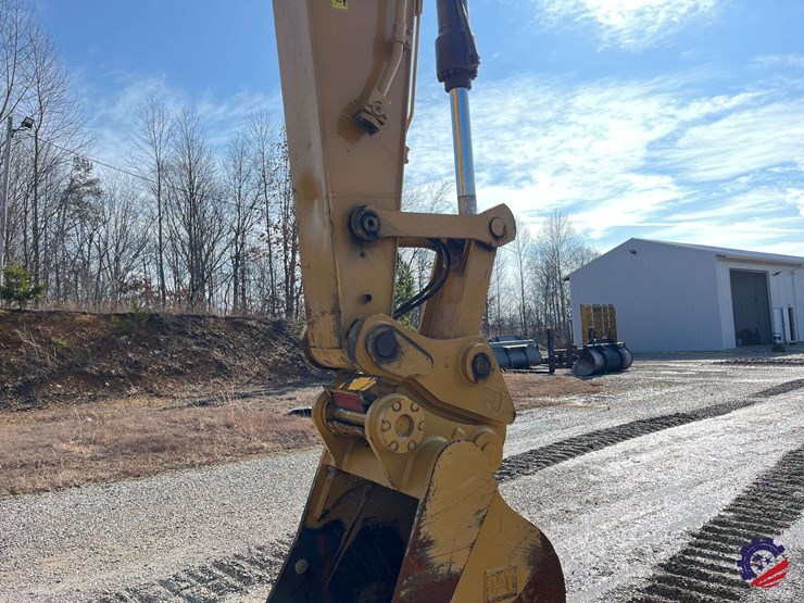 2018-caterpillar-326fl-image-32