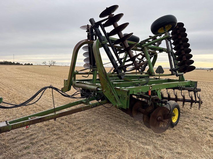 john-deere-235-image-1