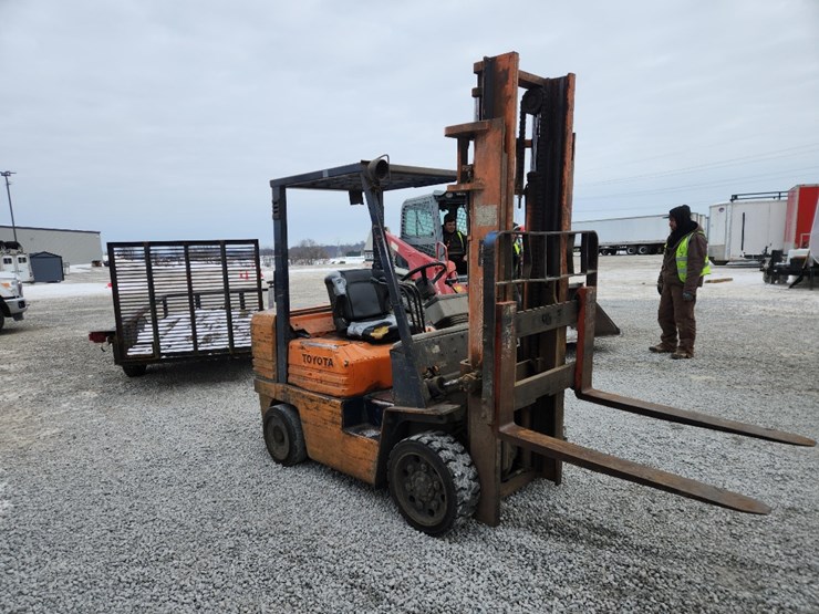 toyota-fork-lift,-sn#5fgcv30-70567-2-mast,-42"-forks,---jerky-brakes,-no-side-shift-image-2