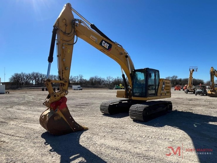 2019-caterpillar-320-image-3