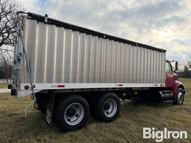 2001-international-8100-image-5