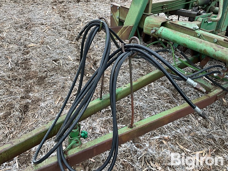 john-deere-235-image-12