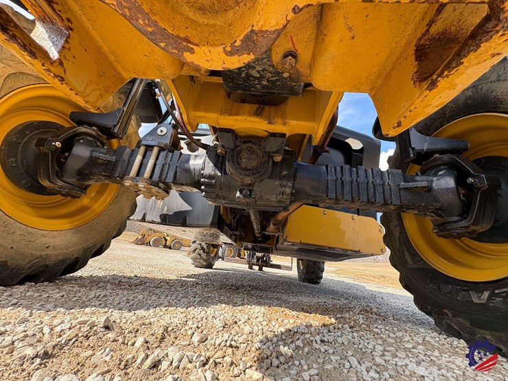 2019-caterpillar-tl642d-image-35