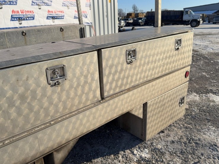 8'-8"-aluminum-truck-bed-with-ladder-rack,-spare-tire-image-14