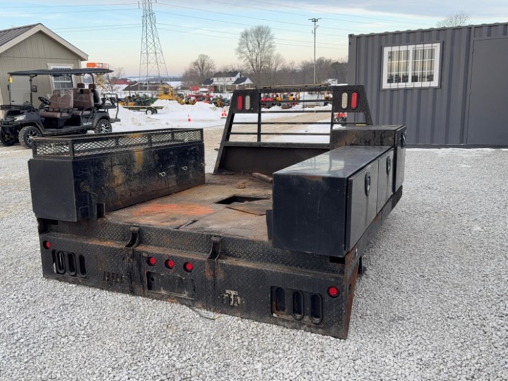 buyer's-products-bbe-black-8'-truck-bed-w/-tool-boxes,-safety-flasher-on-top-image-8