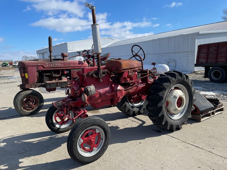 tag-#353,-farmall-130-tractor-image-1