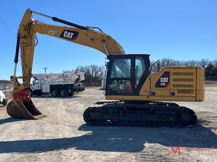 2019-caterpillar-320-image-2
