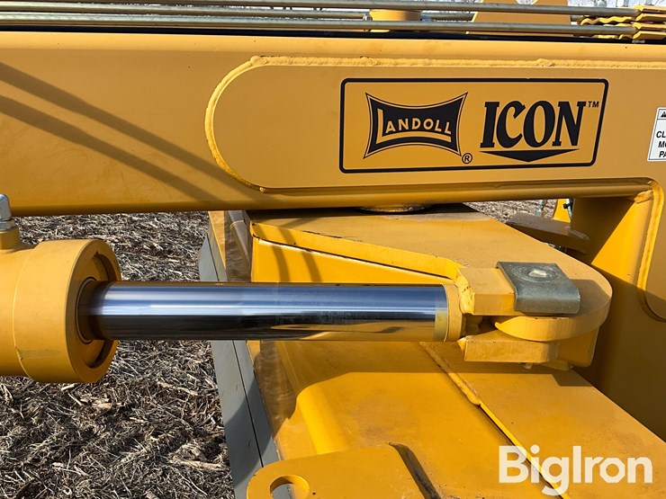 2017-landoll-icon-1632rs-pull-type-rear-steer-grader/blade-image-16