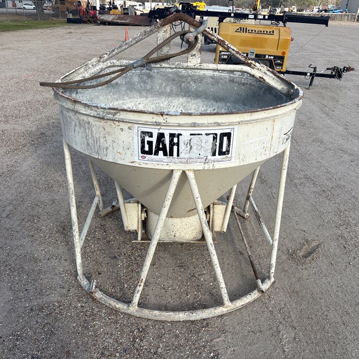 #5352 • GAR-BRO CONCRETE BUCKET